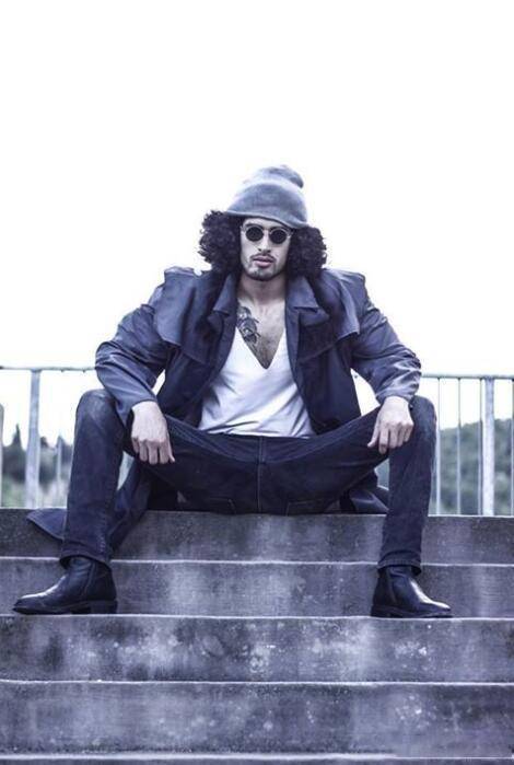 海贼王cos,索隆三刀流被神模仿,国外老人高度还原雷利_cos_阿柒_角色