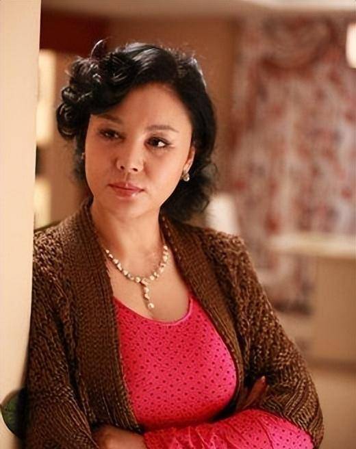 感情压得一塌糊涂,再也不相信爱情了,现在52岁的单身_于小_秦烽_对方