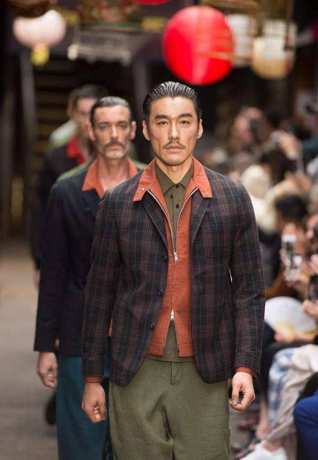 胡兵初恋剃发出家,错过瞿颖,和摄影师父亲传绯闻?