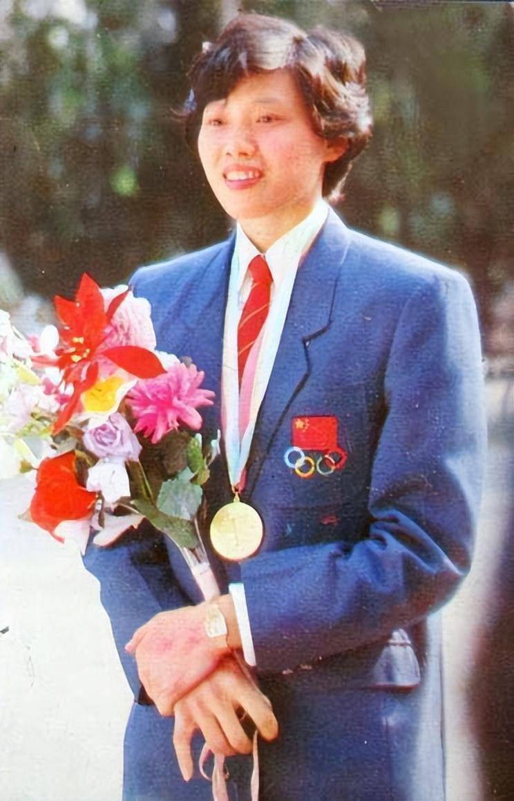 "四连冠"郑美珠:丈夫曾是中国女排队医,她的选择让人感动_袁伟民_郎平