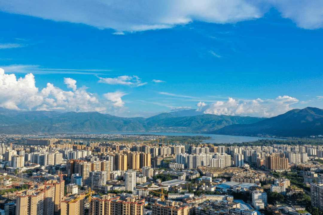 者的光荣和梦想一条条道路,一栋栋高楼西昌城市发展日新月异时光流转