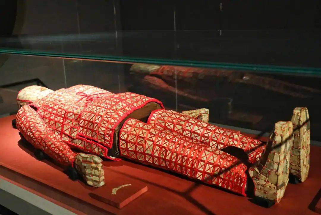 丝缕玉衣现身贵州省博物馆_文物_古夜郎_展览
