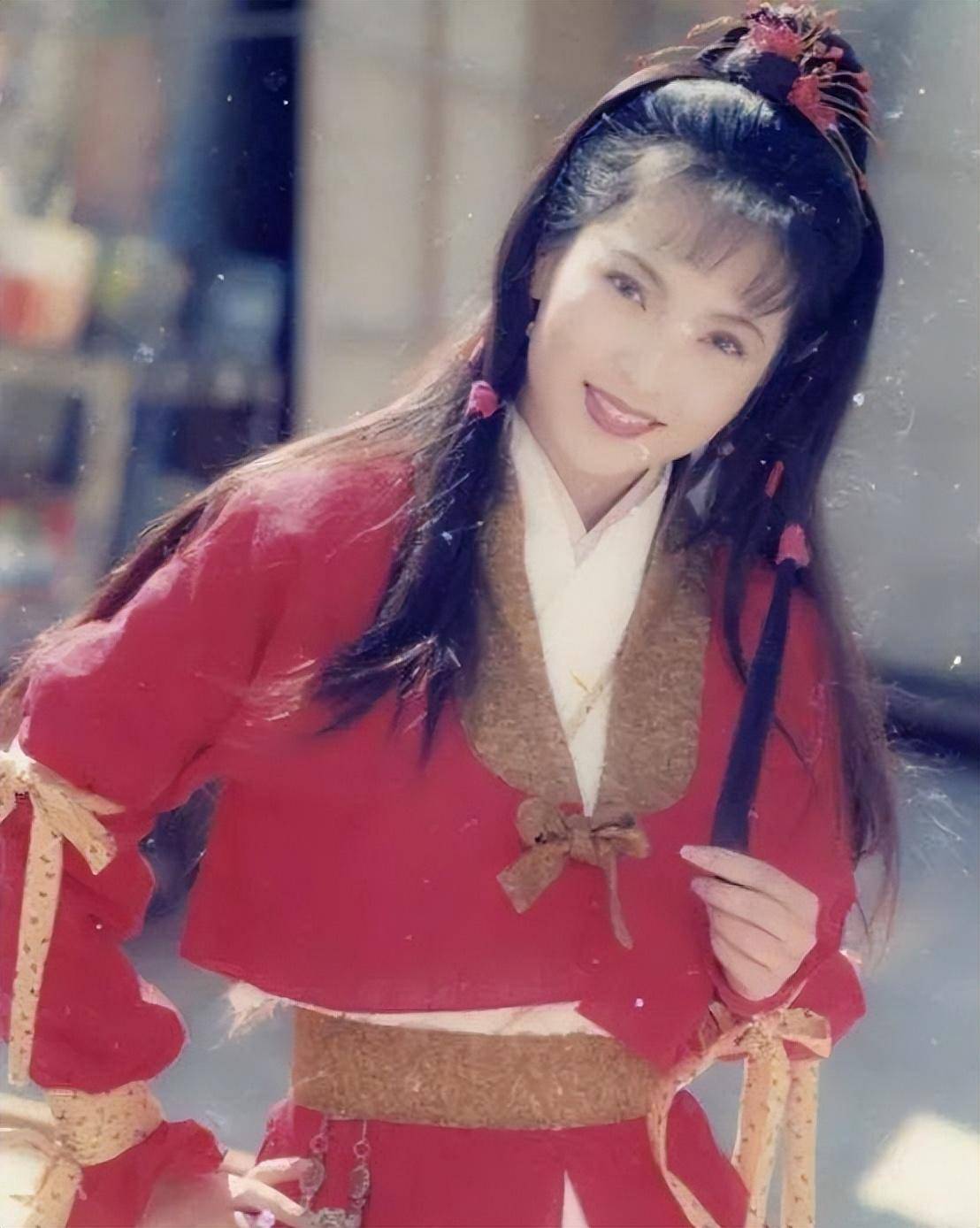 杨丽菁年轻时照片图片