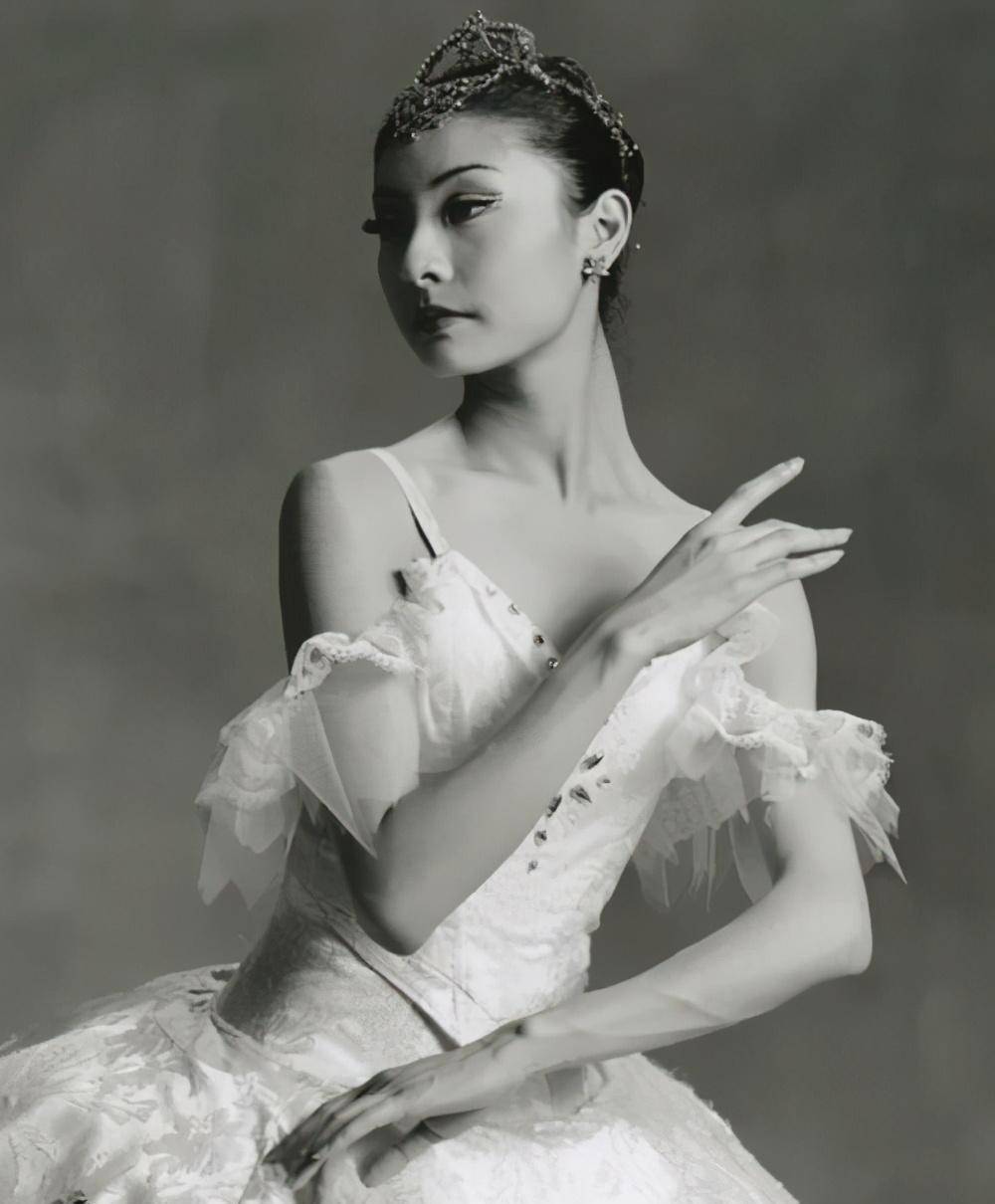 世界芭蕾大师谭元元绝美演绎让人头皮发麻,怀疑她不是人,是仙_舞蹈