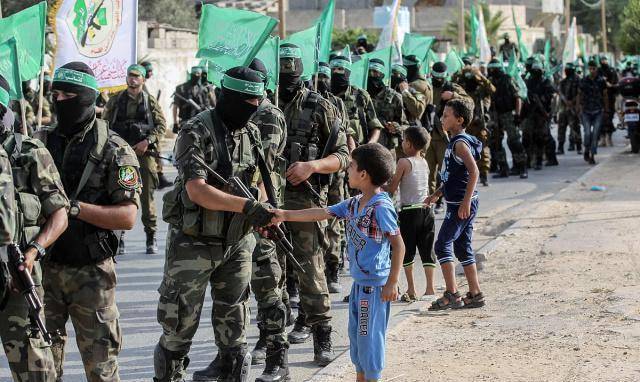 哈马斯是个什么组织,为何敢跟以色列拼命呢?