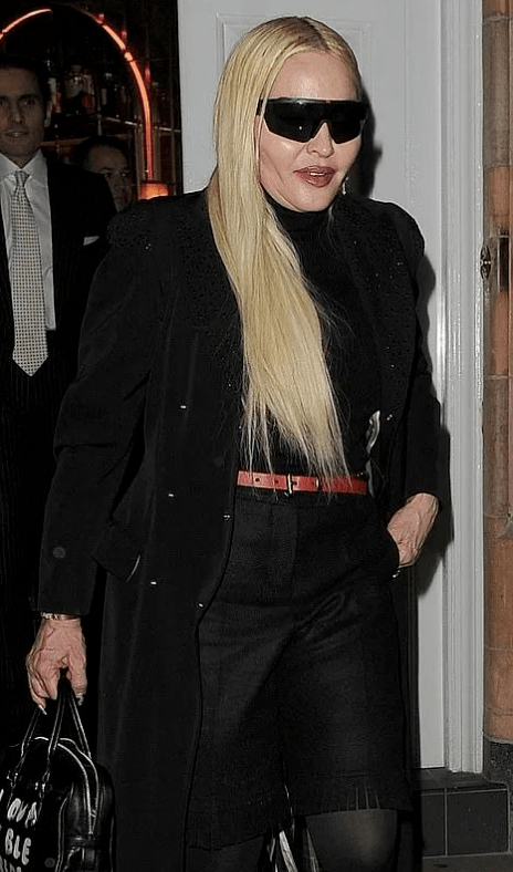 也只有她hold住_王薇薇_伊万·莱萨切克_照片