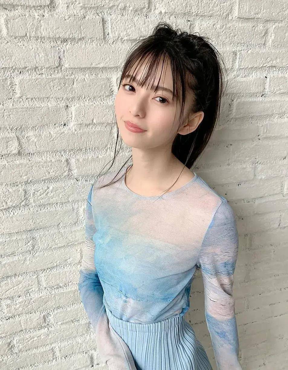 石原里美拍摄新广告,骑自行车运货,露出迷人的微笑_樱花_样子_心情