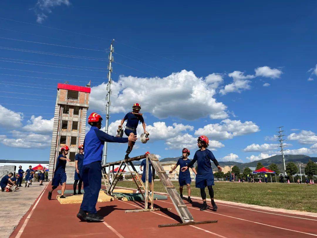 单杠卷身上,攀登6m拉梯操,100米消防障碍操,倍力系统制作,锚点制作