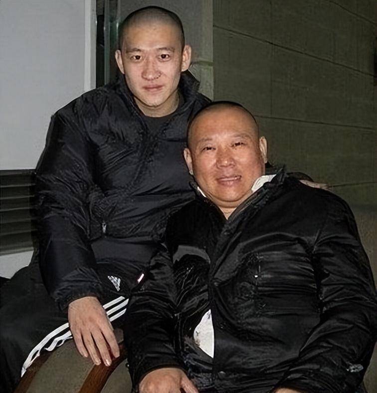 当众对岳云鹏大打出手,自称想回德云社,炫富却碰瓷老郭_郭德纲_刘云天