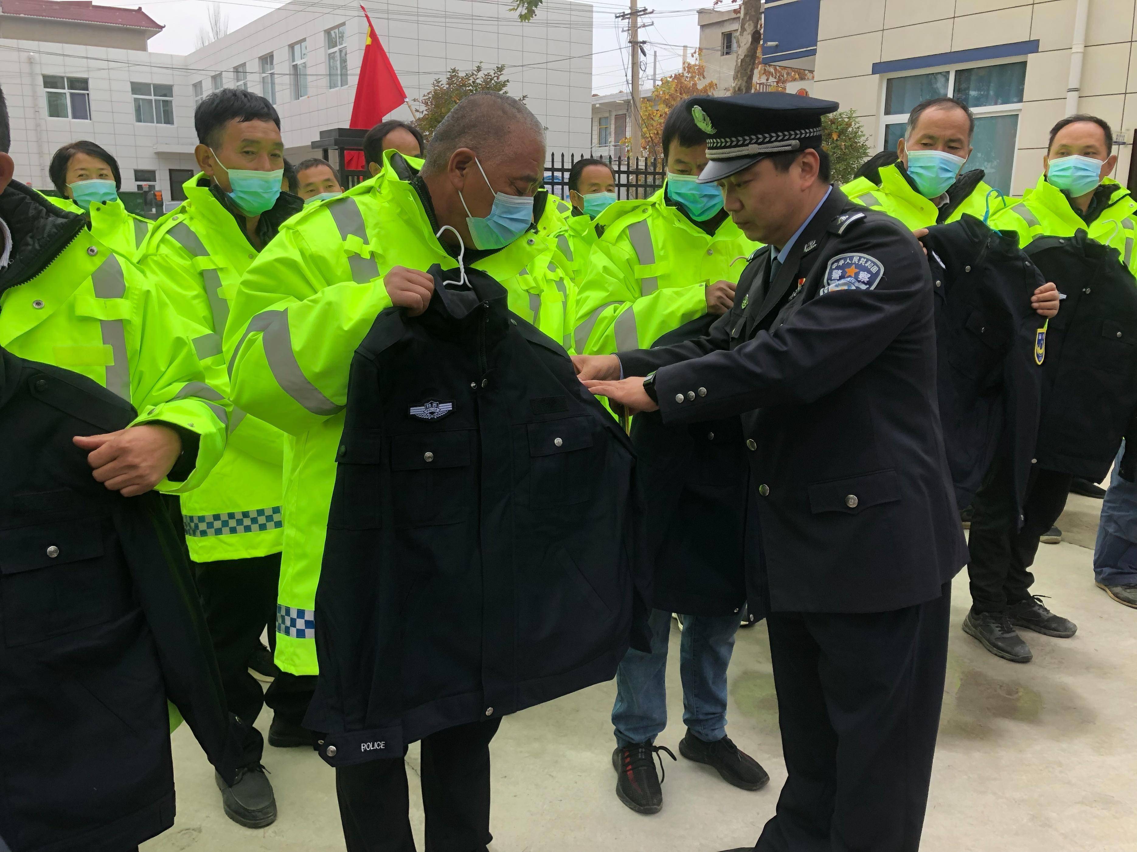 蒲城县公安局高阳派出所举行义警服装发放仪式_建设_工作_警队