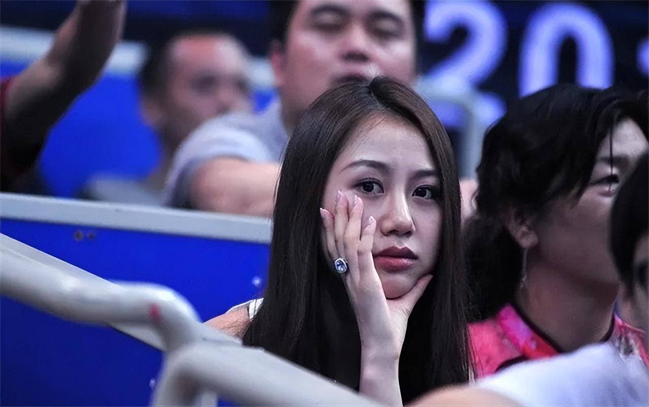 孙悦妻子陈露现状:打高尔夫穿名牌,在国外很幸福,回应网络相亲_1_cba