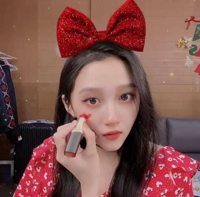 关晓彤创新用口红画全妆,本以为会很丑,效果却出乎意料_化妆_显得