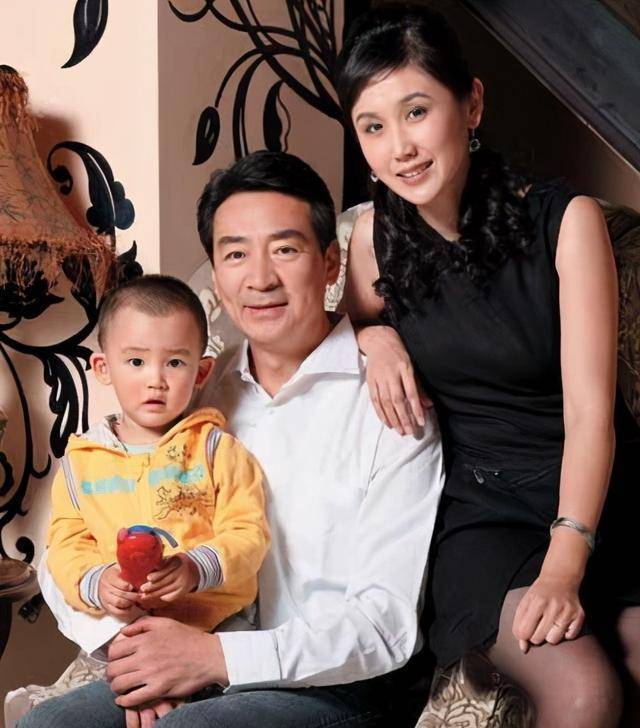 32新娘53郎,老来有喜的寇振海:儿子一出生就做了全身检查_章小蕙_李婷