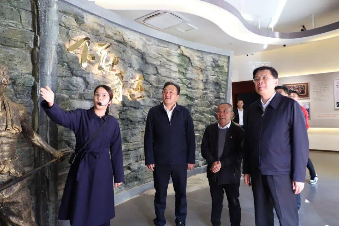 调研期间,韩君一行在县委书记曹邦兴,县委副书记,县长付嘉康陪同下