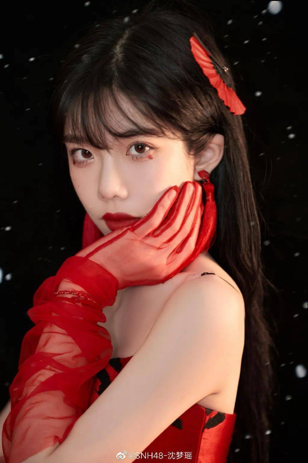 提升"萌值"的齐刘海_造型_程潇_红色