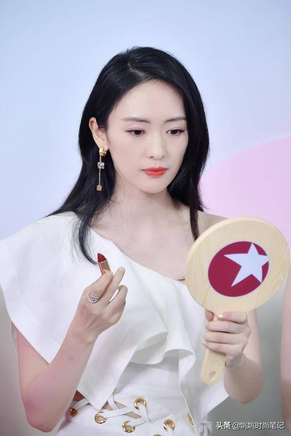 "小章子怡"童谣,气质,优雅,堪称职场穿搭教科书,干练精致_时尚_好身材
