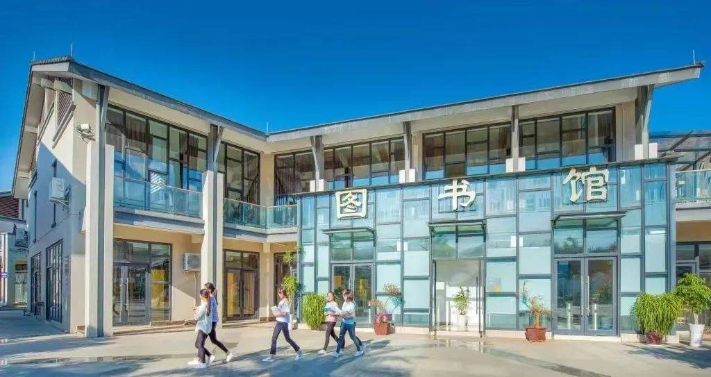 超超超值!这学校毕业就能留校入编!住宿全免!还有4.8w补贴!