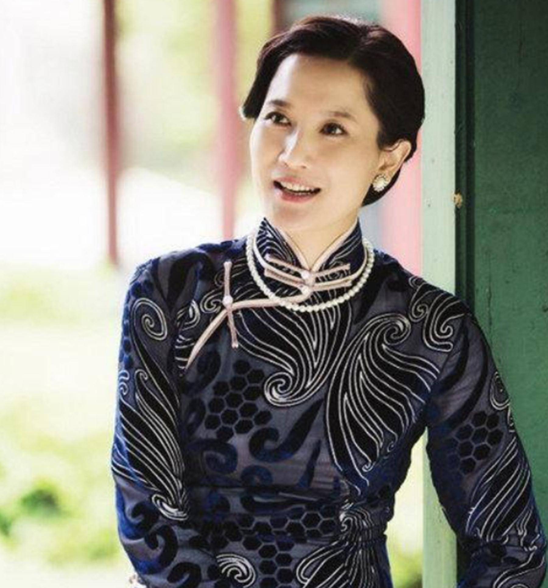 嫁大11岁侯勇近况被抛弃,前夫三婚再娶90后,她却独自带娃_潘雨辰_婚姻