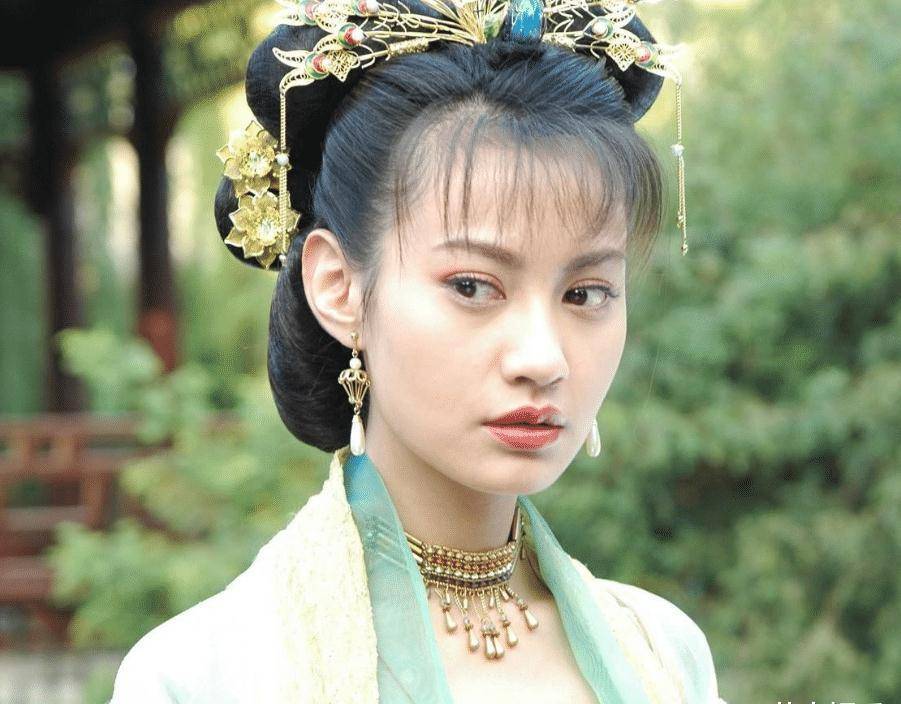 并且,是大受欢迎《皓衣行》,现在非常流行的罗