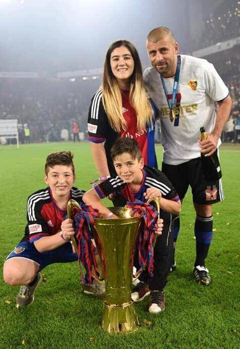 他转身在意大利用14座冠军奖杯证明自己_萨穆埃尔_国米_岩石