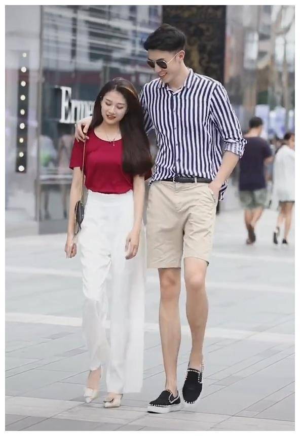 全网最搭"最萌身高差",他的女票长了御姐的脸,萝莉的身材!