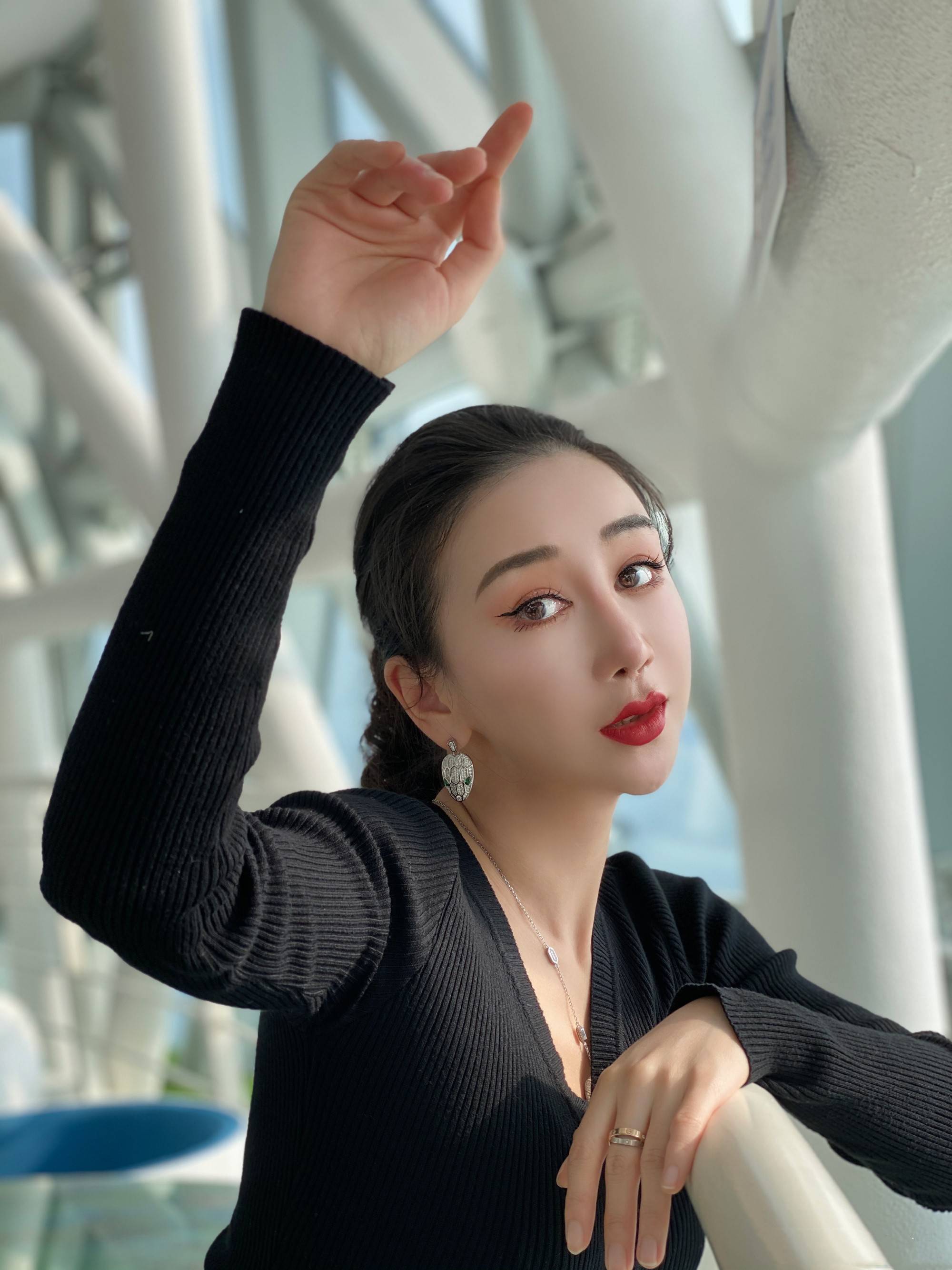 盘点2022影视歌三栖全才明星艺人邹晶晶的一组生活时尚写真_演艺_来源