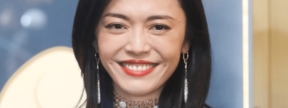 姚晨线下活动状态不佳,眼部皱纹明显小腿粗壮,网友:老了也喜欢_方面