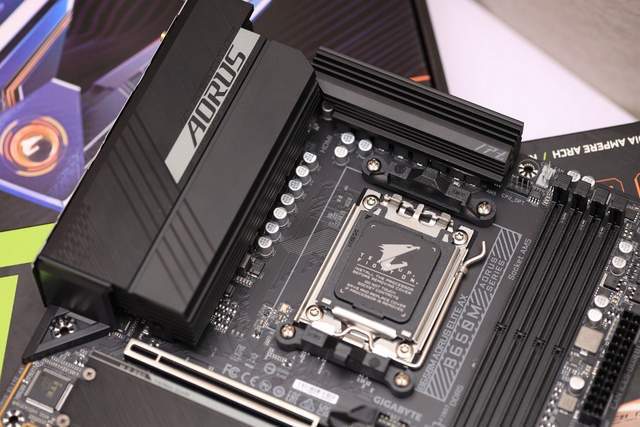 Zen 4新平台性价比中端主板,技嘉小雕B650M AORUS ELITE AX评测体验