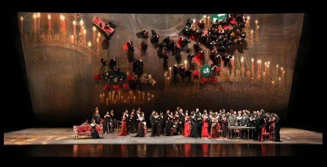 今年11月3日,由国家大剧院,陕西大剧院联合制作的威尔第歌剧《茶花女