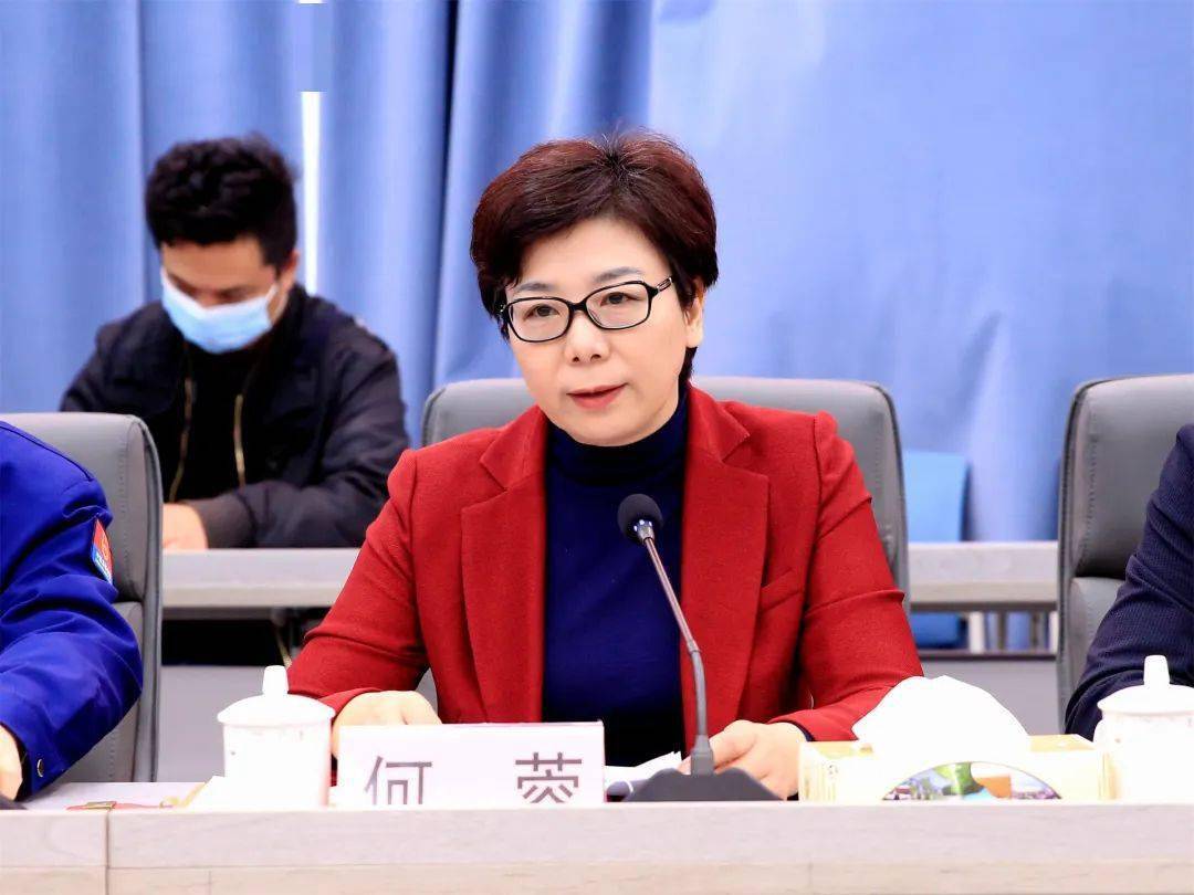 华亭镇党委书记何蓉,镇党委副书记,镇长张爱华,市消防总队防火监督处