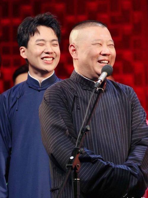 上也是非常明显,因为郭麒麟的成长环境正好是德云社比较艰难的时期