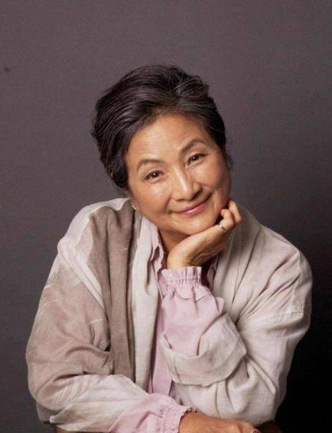 打过成龙,揍过洪金宝,"武打影后"郑佩佩嫁人后却成为生育机器_岳华