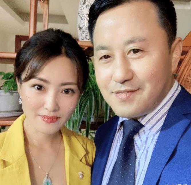 王长贵和小娇妻出镜,妻子满脸胶原蛋白,说是18岁也不为过_王小宝_视频