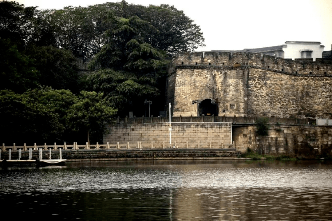 西門_公園_護城河