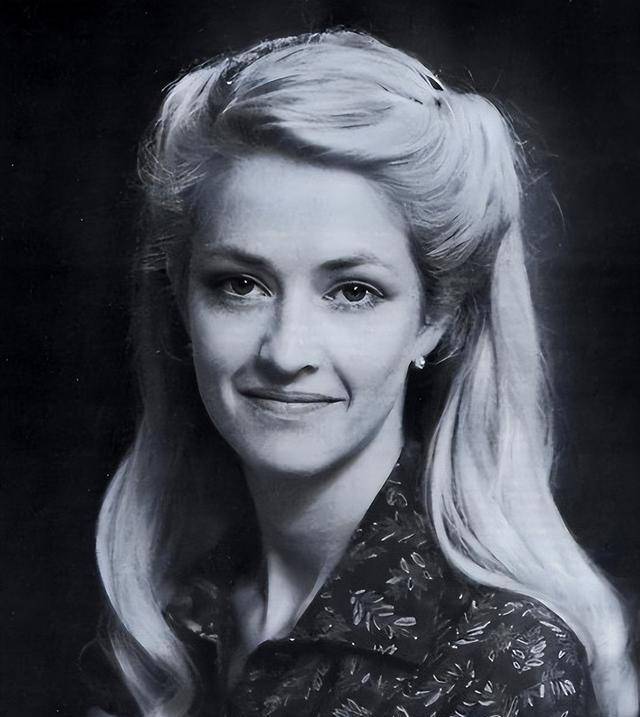 "金发美人"佩妮:是菲利普亲王40年红颜知己,也是女王晚年密友_丈夫