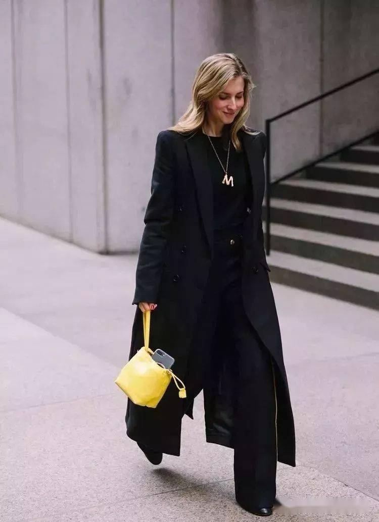 黑色毛衣,穿出气质与时髦!_大衣_外套_衬衫
