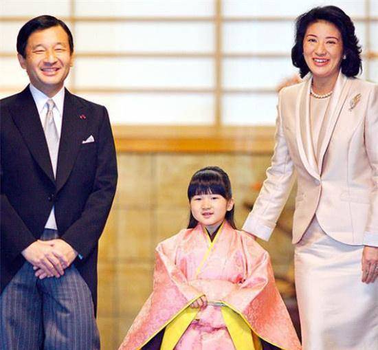 德仁皇太子,雅子妃和爱子内亲王的幸福时光,15张珍贵照片曝光!