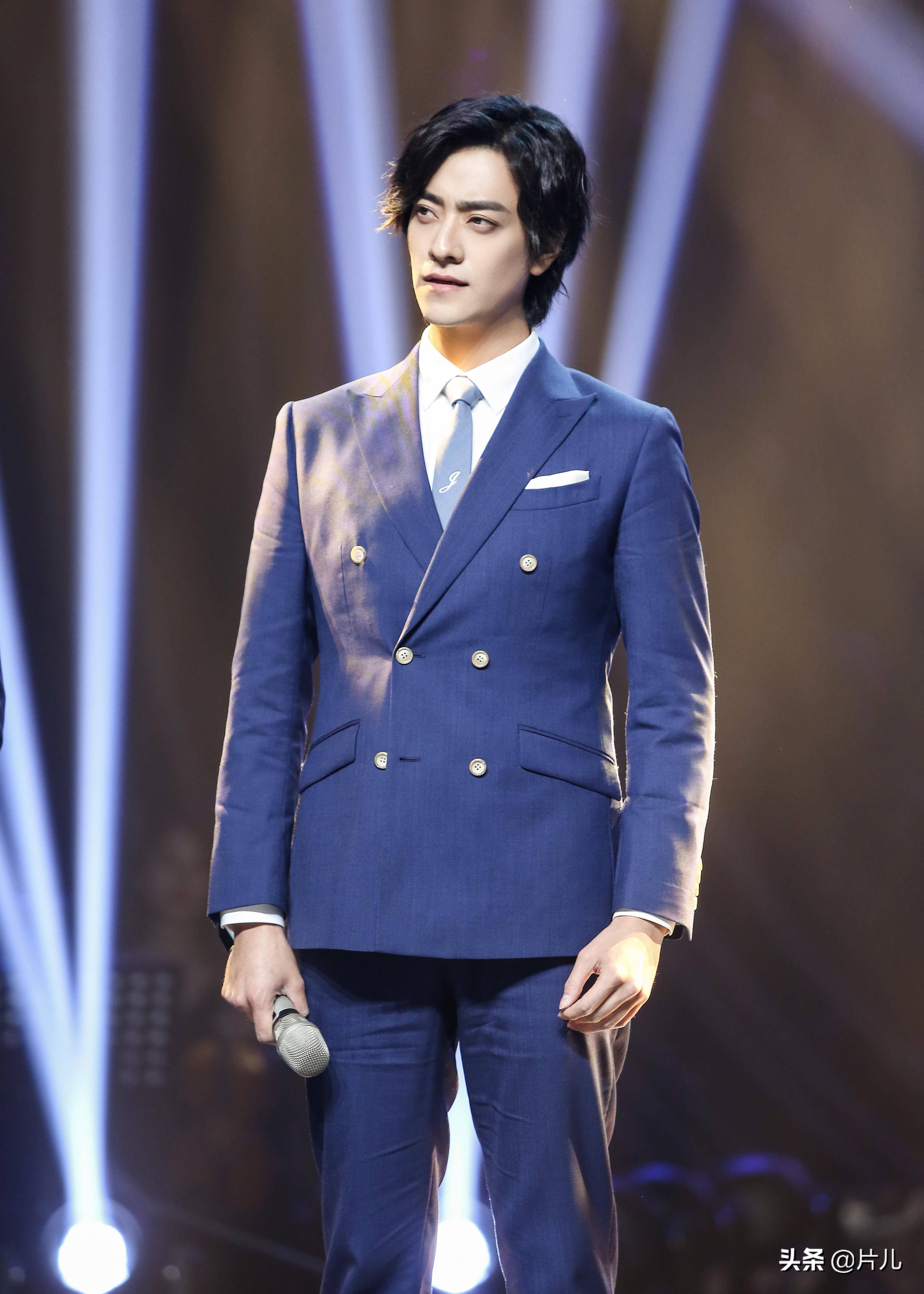 近日,仝卓工作室在社交平台上频频发文喊话仝卓昔日的小伙伴郑云龙,曾