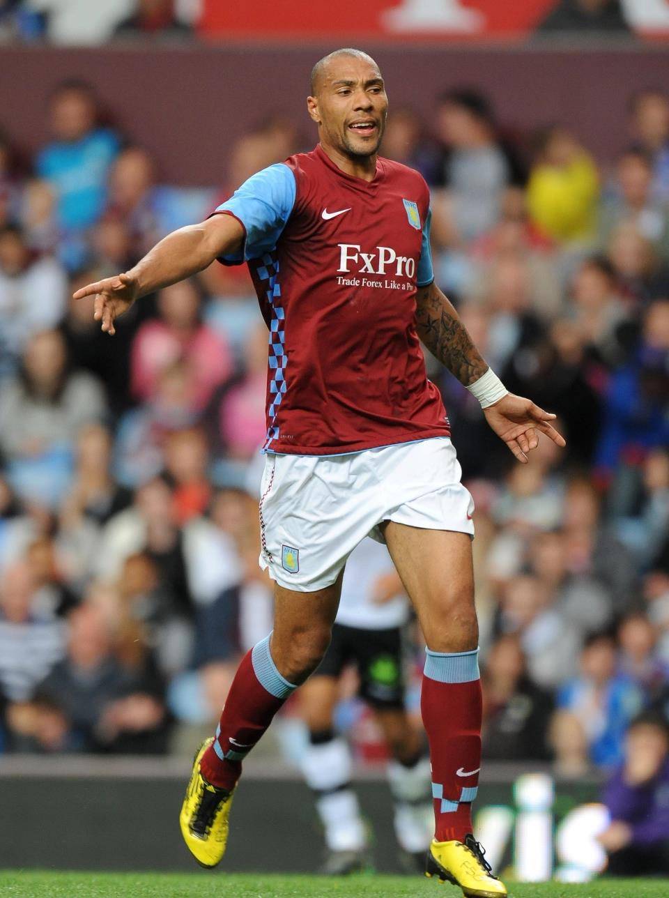 前阿斯顿维拉挪威前锋,卡鲁因瞒税面临两年监禁_机会_曼联的_哈里