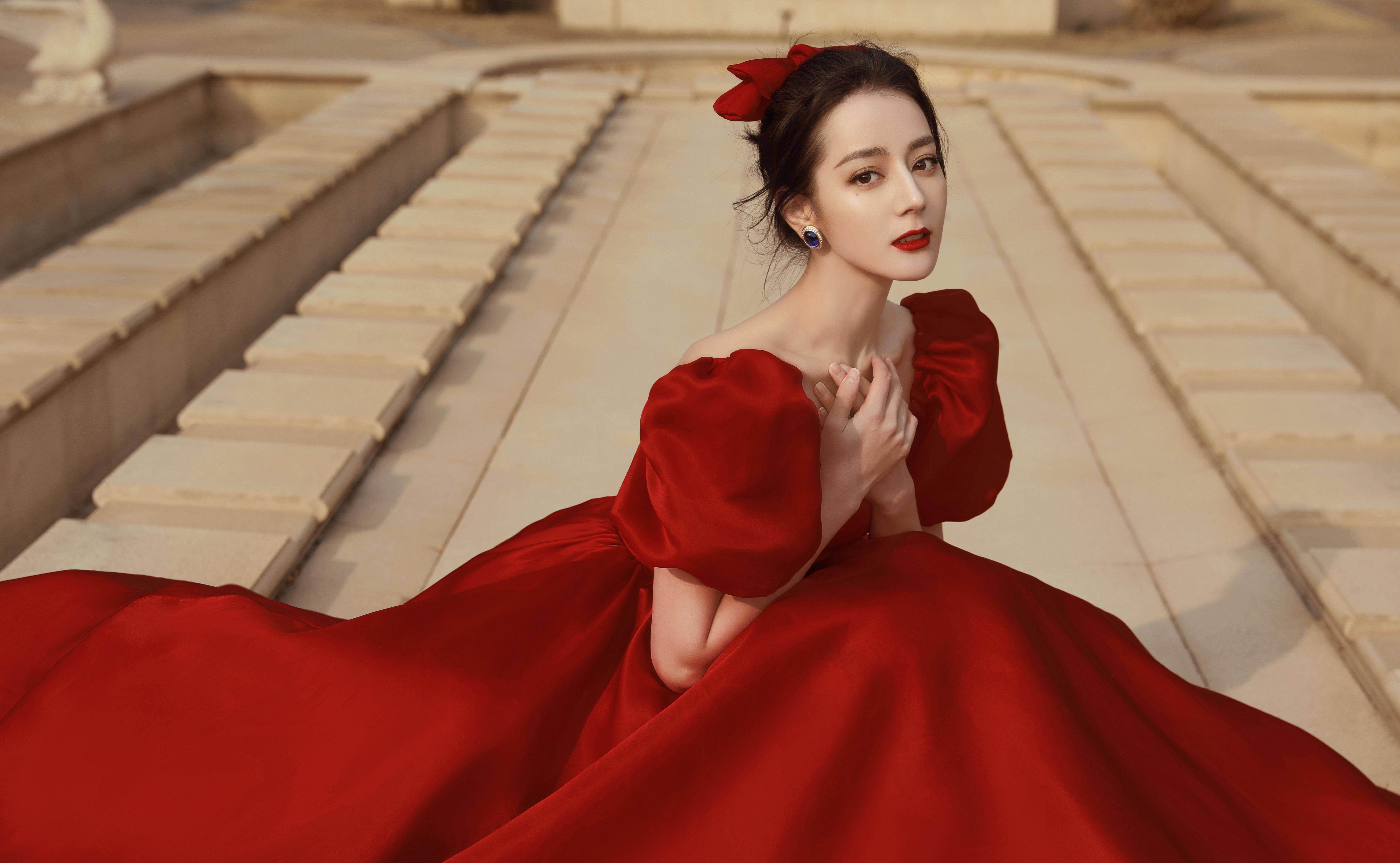 最美6位浓颜系女星,热巴和娜扎摄人心魄,最后一位堪称人间绝色_眼睛