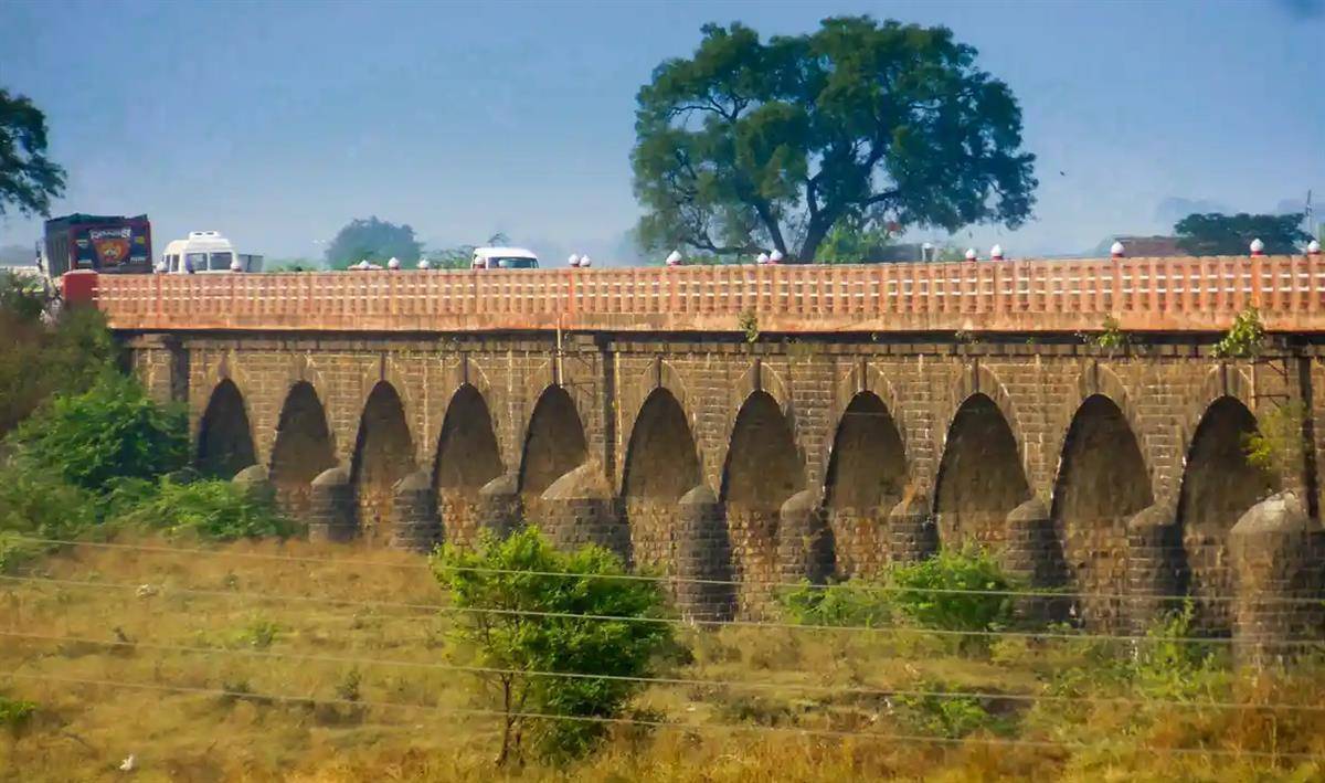印度至少5300座危桥需维修,反对者批莫迪去殖民化搞错重点