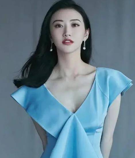 景甜分手后越来越大方,薄纱裙特意露出,身材不比柳岩差_服装_公主