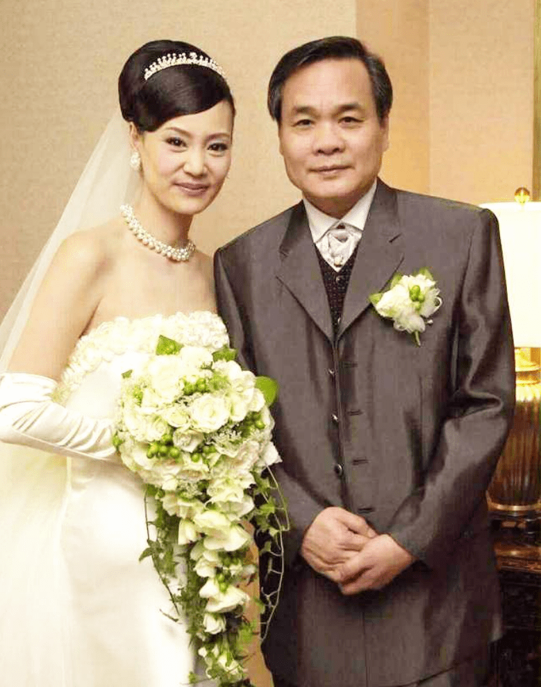 刘雪华:父亲去世不到3个月,丈夫不幸坠亡,晚年无儿无女只有狗_作品