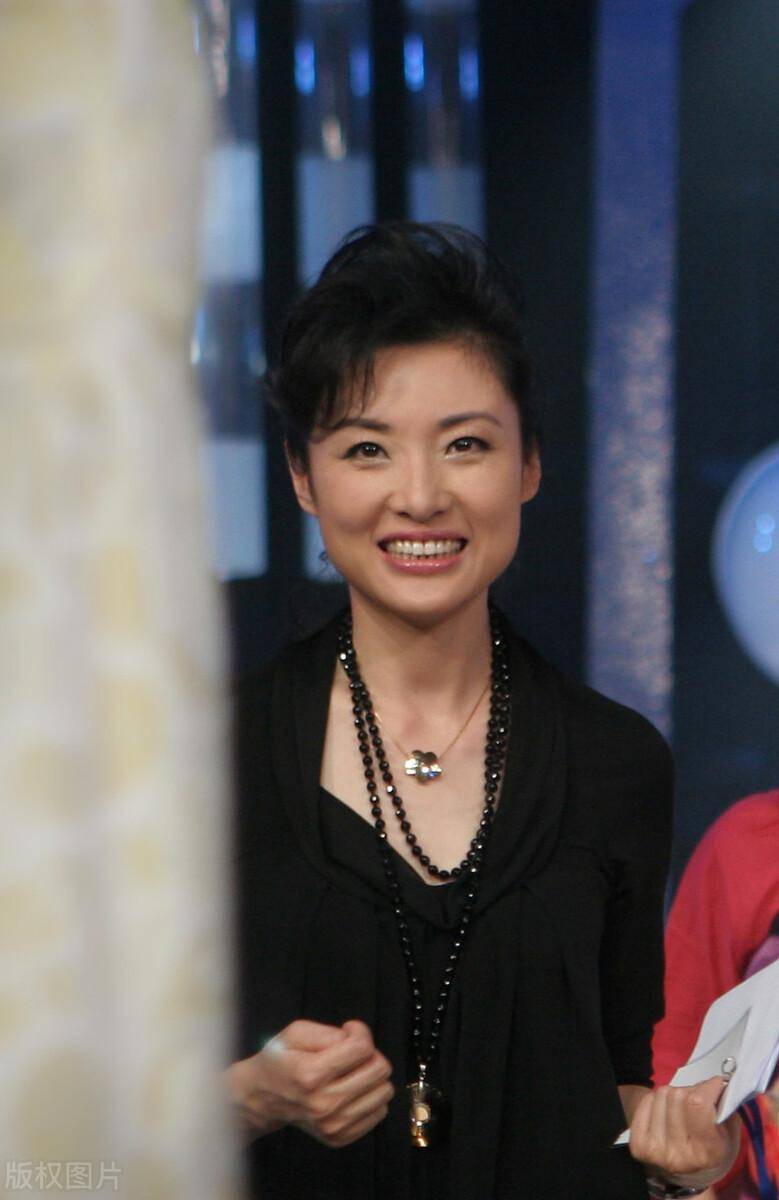 周涛分手半年就被求婚,与富豪老公恩爱15年,女儿却成一生的痛_舞台