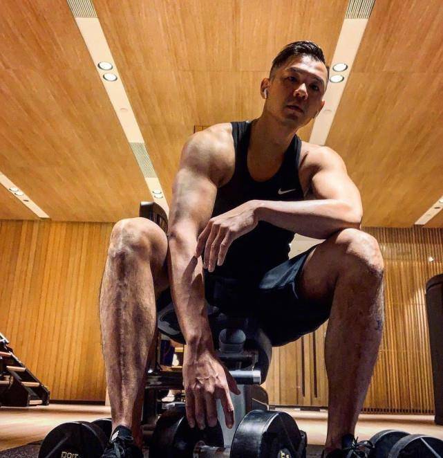 陈建州和颜行书谁的篮球生涯更出色?