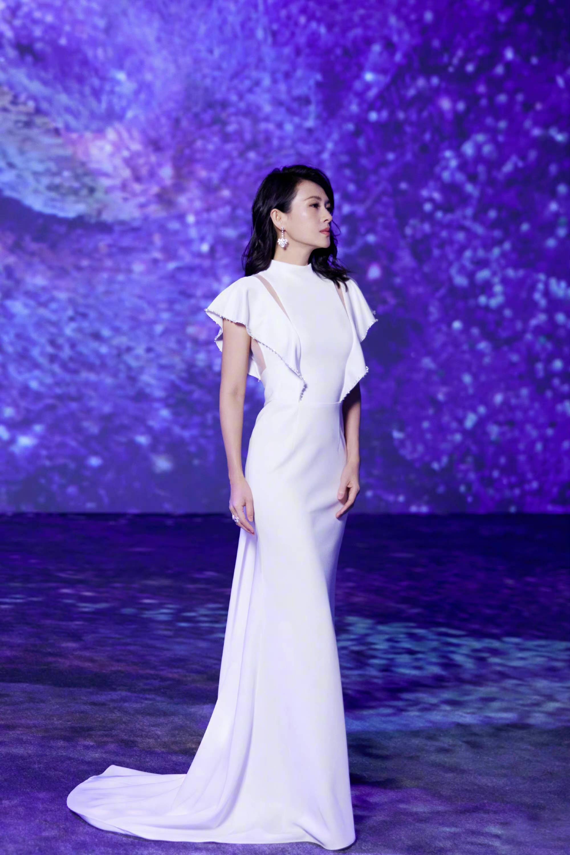 女明星们的"寡淡风"意外美出新高度_风格_礼服_活动