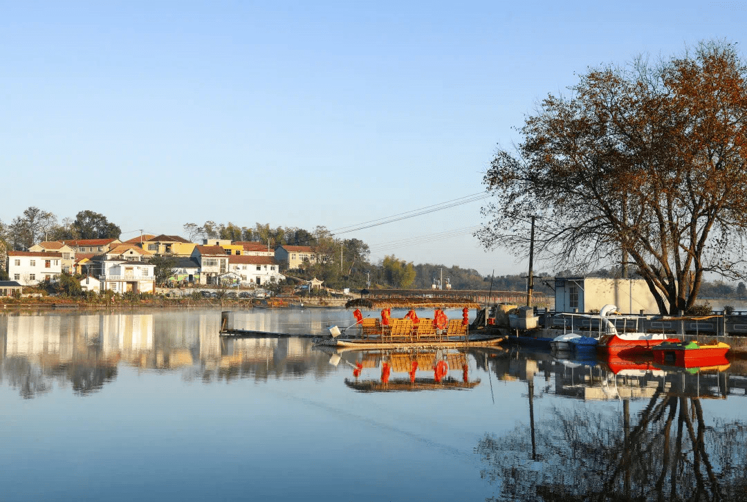 涂家垴镇万秀村坐落在美丽的梁子湖之滨,村庄森林覆盖率达70.