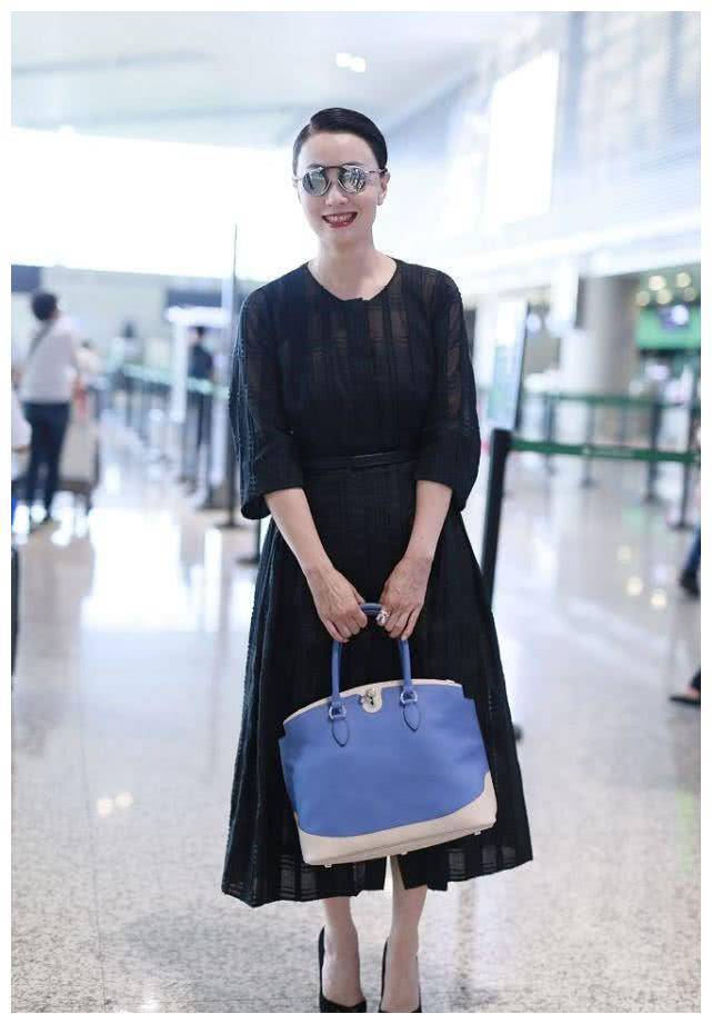 陶红_穿着_裙子