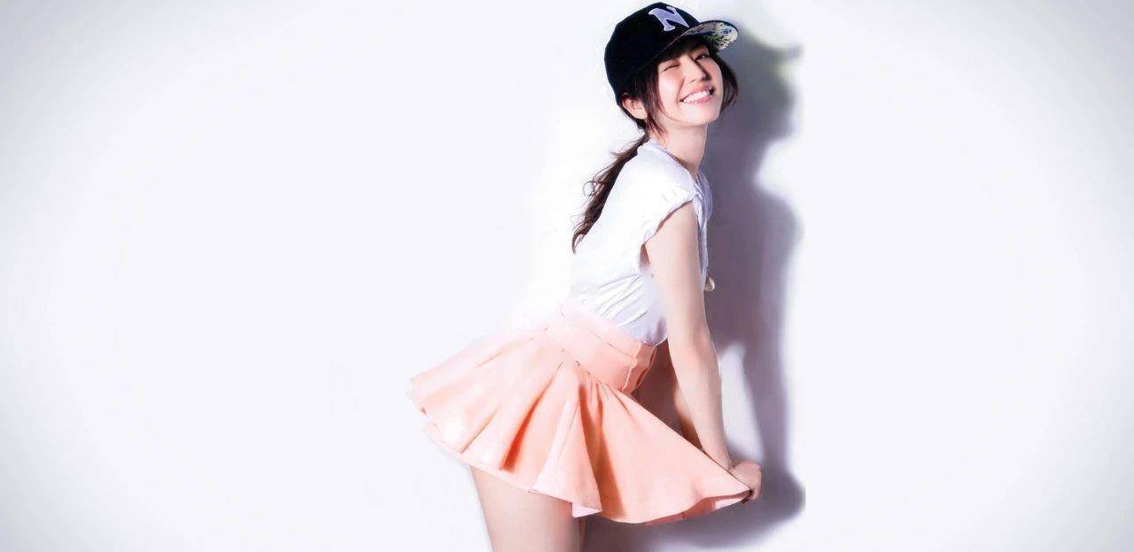 唐探3的"新舅妈"小林酱,身材好大长腿笑容甜,与林志玲是对手_英英