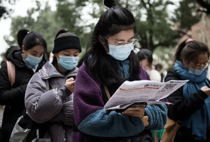 银行掀起“去职热潮”，连大专生都留不住？脸皮薄在银行待不下去